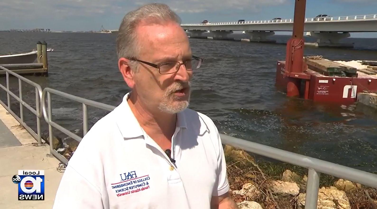 Dr. Bloetscher reviewing the response and recovery to Hurricane Ian with Local 10 新闻